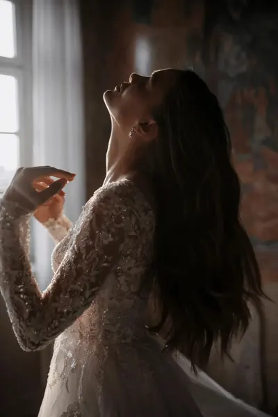 Zina, suknia ślubna — zdjęcie 3