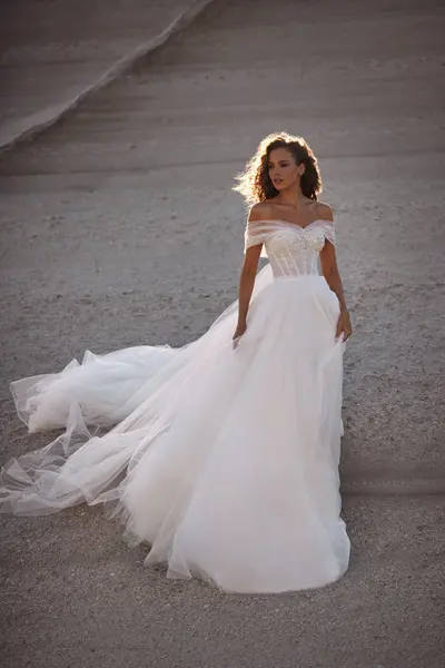 Emma, suknia ślubna White & Lace